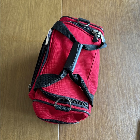 Sturdy Duffle Bag w/Good pockets & zippers - Picture 5 of 6